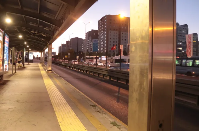 Beylikdüzü’nde Ulaşım: Metrobüs ve E-5 ile Her Yere Kolay Erişim